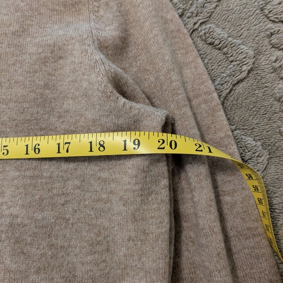 Quince Mongolian Cashmere V-Neck Sweater-Oatmeal/Size L - Picture 3 of 5